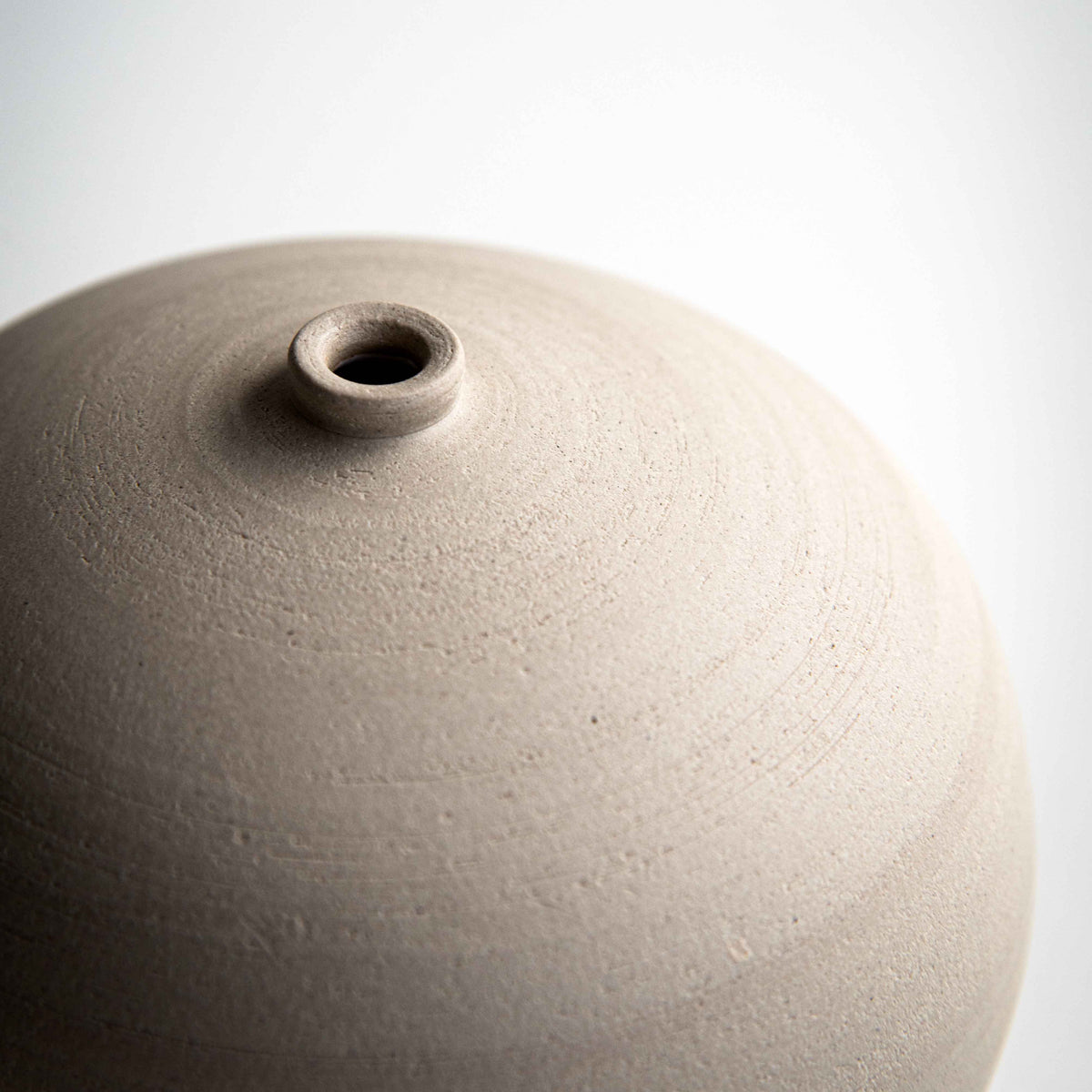 WHITE VASE S
