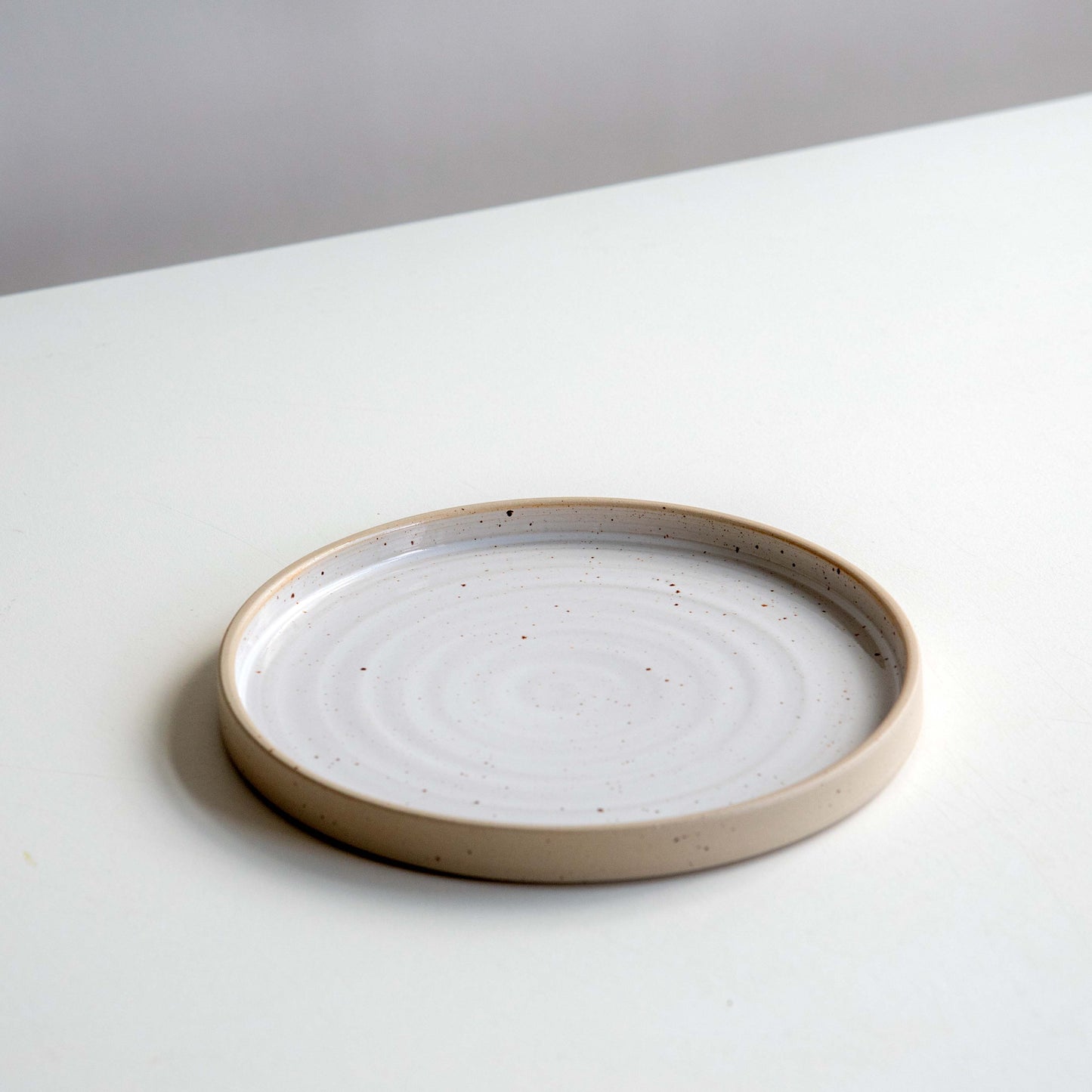 DESSERT PLATE WHITE SPECKLED