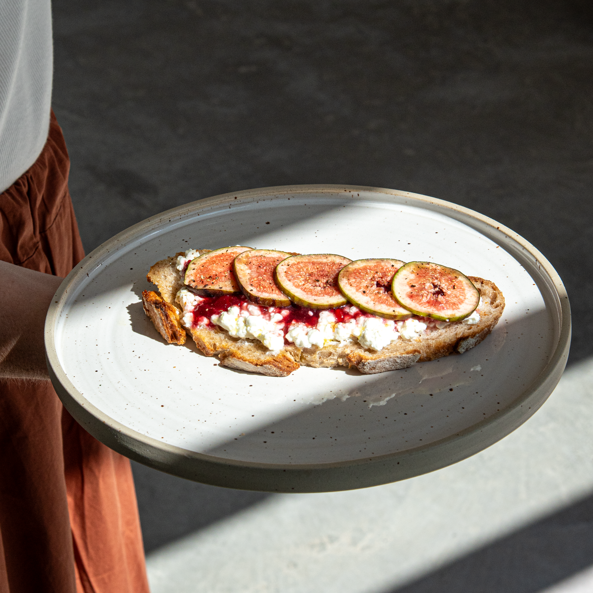 DINNER PLATE WHITE SPECKLED