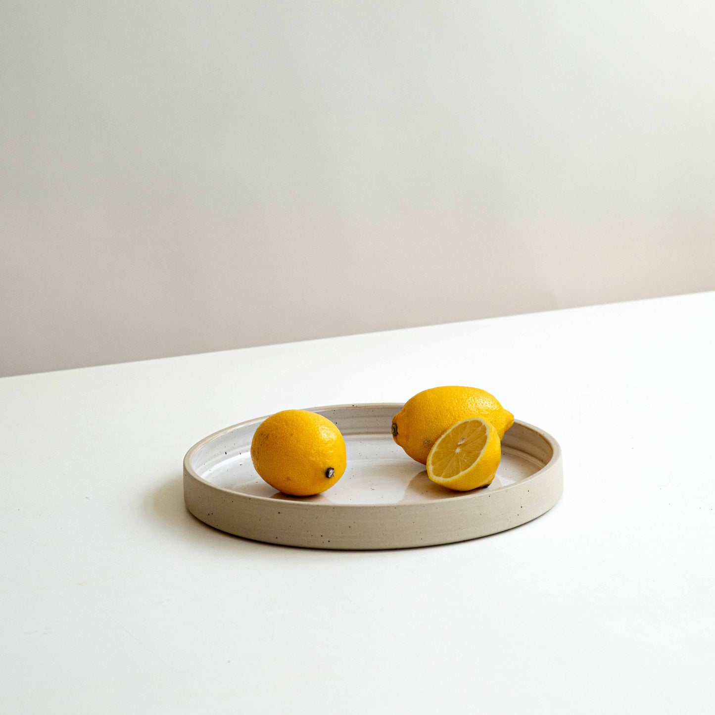 PLATE WHITE SPECKLED