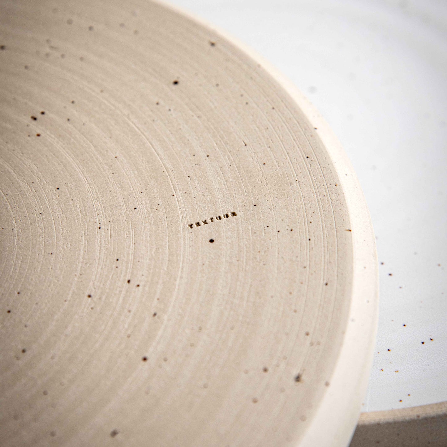 DINNER PLATE WHITE SPECKLED