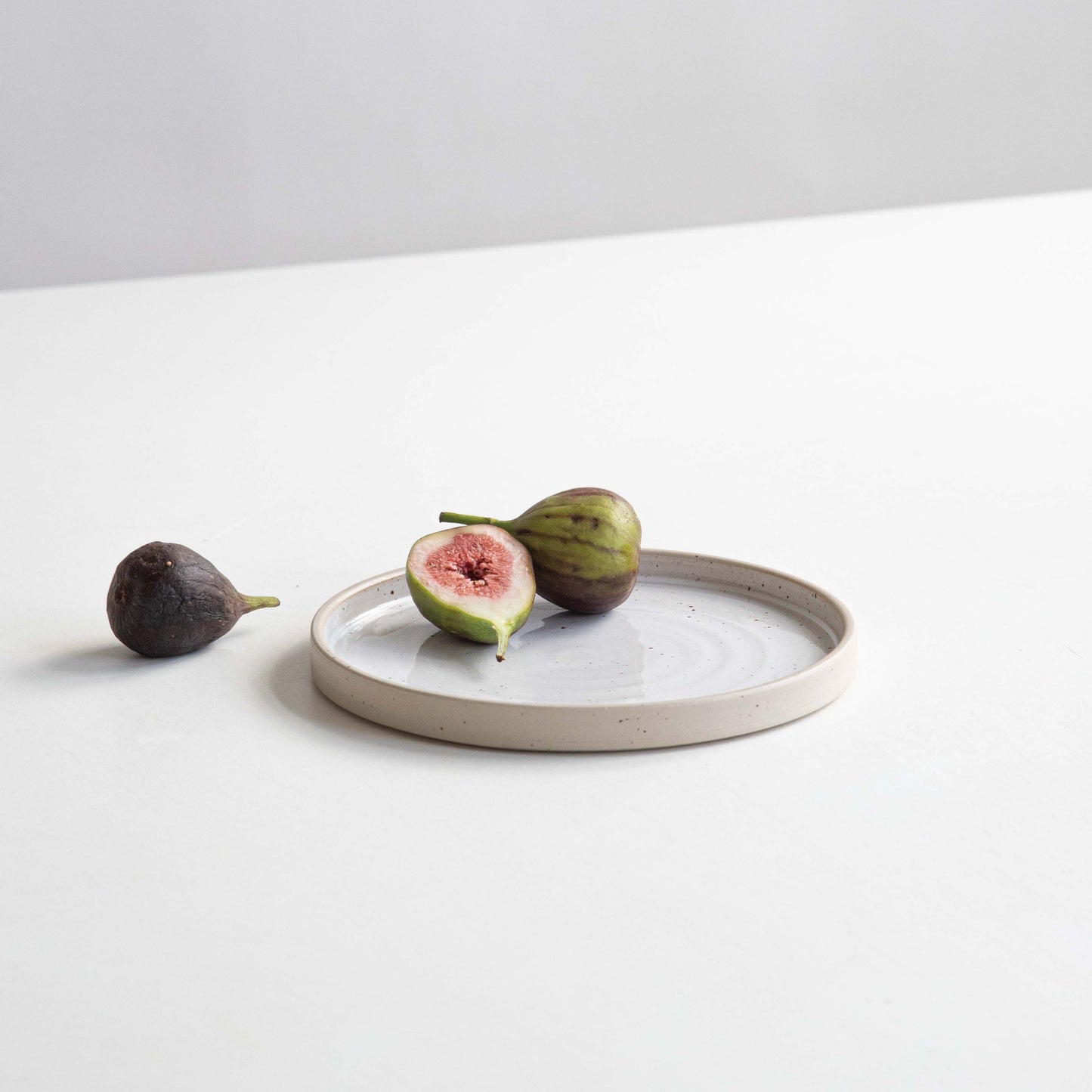 DESSERT PLATE WHITE SPECKLED