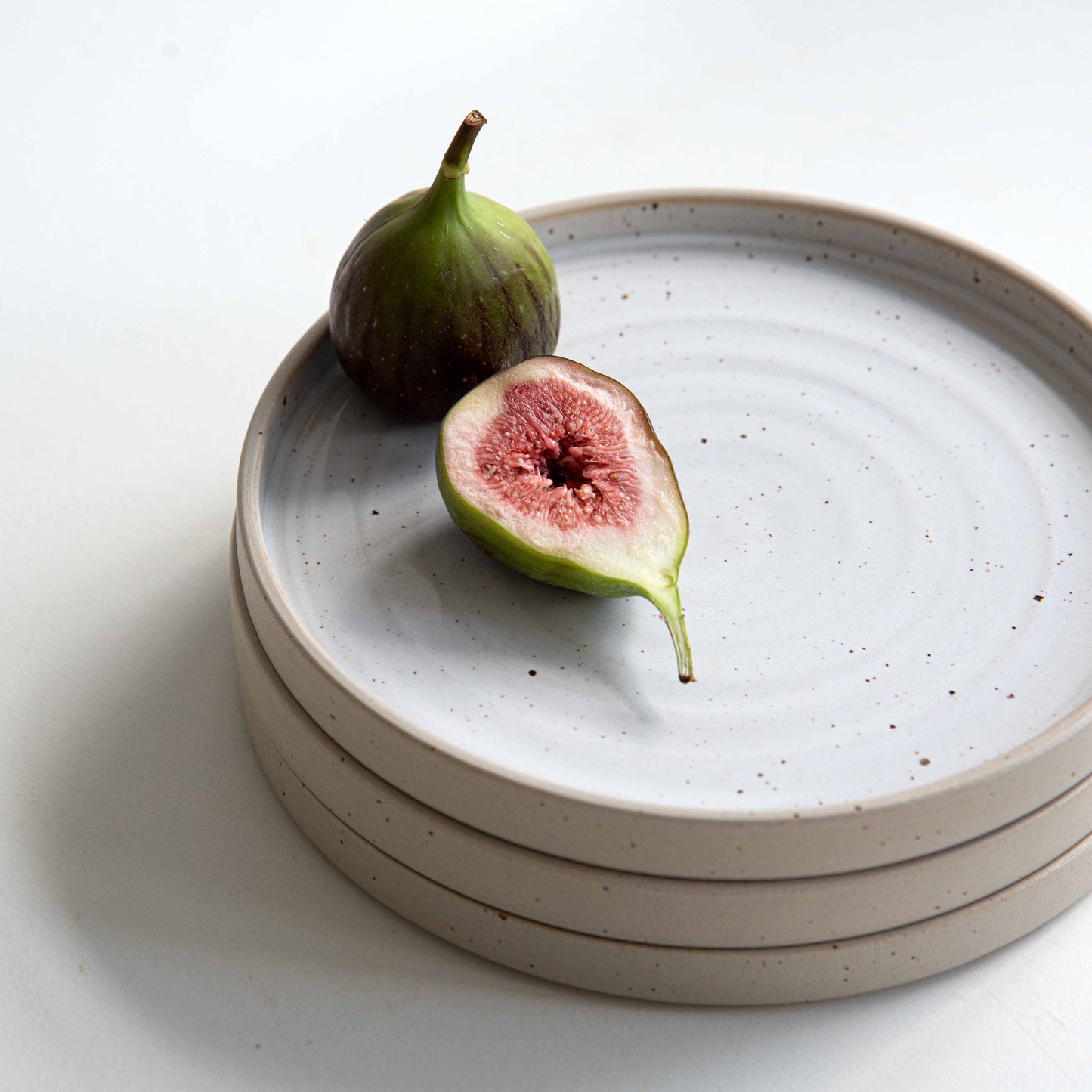 DESSERT PLATE WHITE SPECKLED