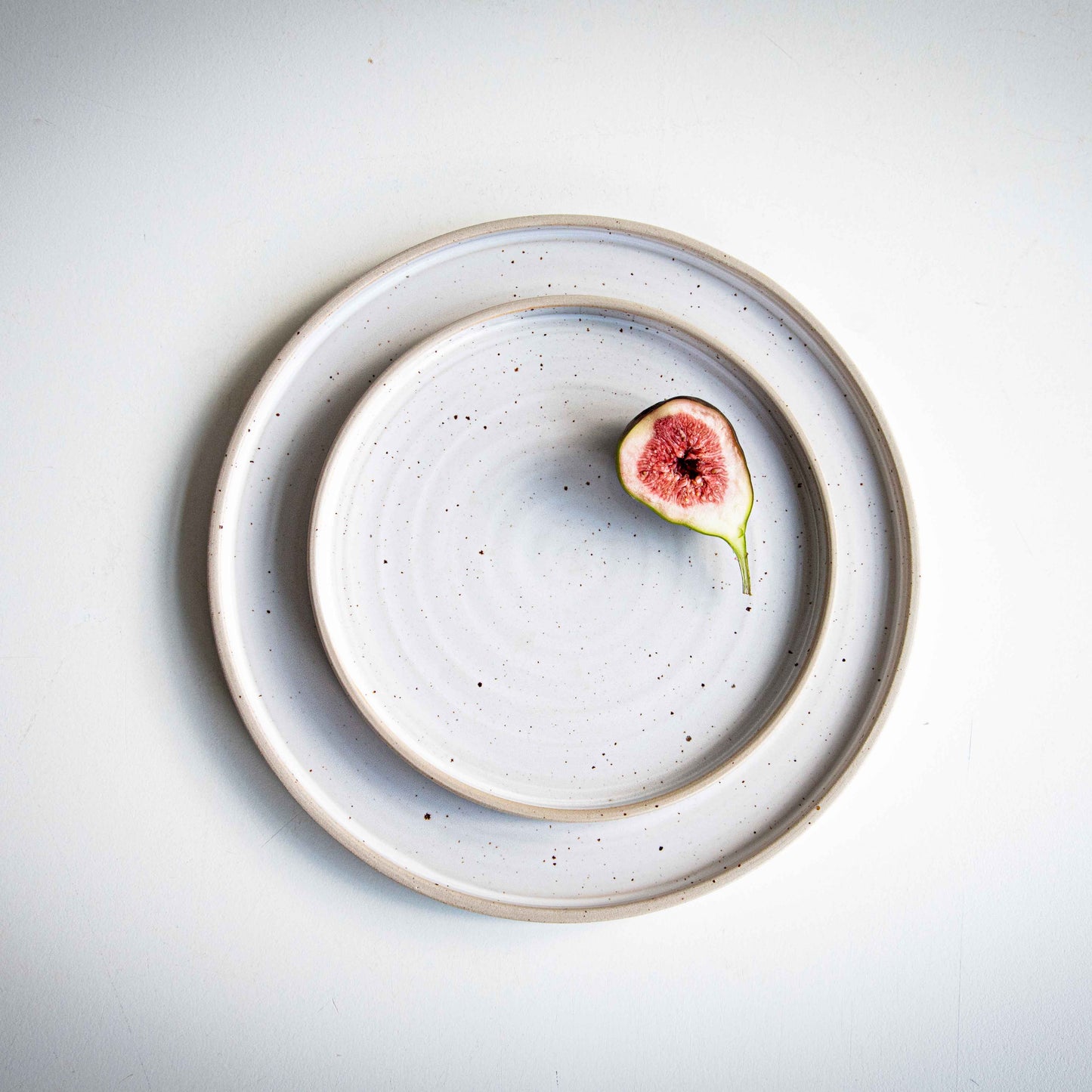 DINNER PLATE WHITE SPECKLED